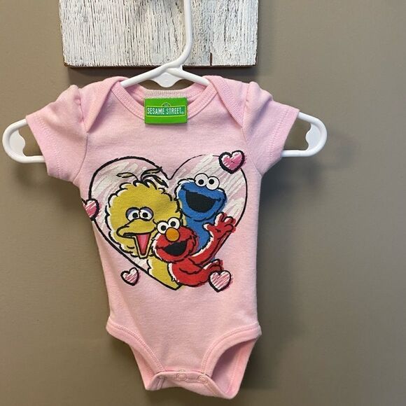 (2) Piece Bundle Newborn Onesies - Picture 1 of 6